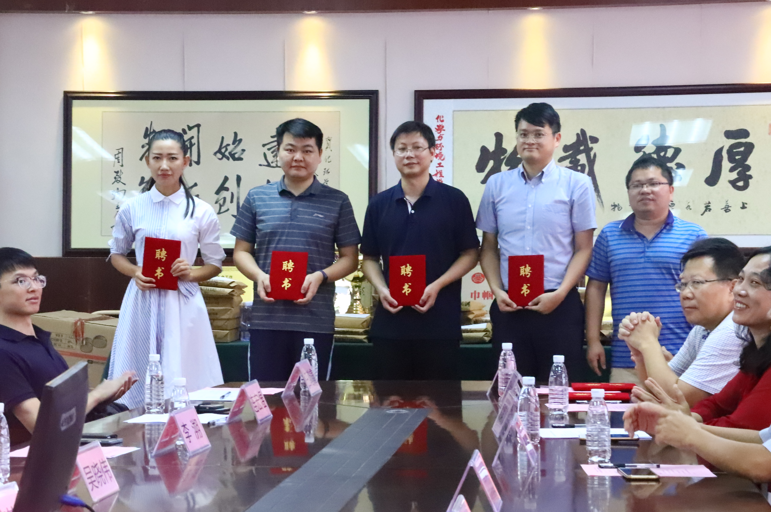 D:\环建学工2019.6\【宣传工作】\【新闻稿】\1 韩国a片动态
\韩国a片
与鹏万里—研途考研东莞分校签署战略合作协议并举行考研导师聘任仪式\4 导师聘任2.jpg D:\环建学工2019.6\【宣传工作】\【新闻稿】\1 韩国a片动态
\韩国a片
与鹏万里—研途考研东莞分校签署战略合作协议并举行考研导师聘任仪式\4 导师聘任2.jpg